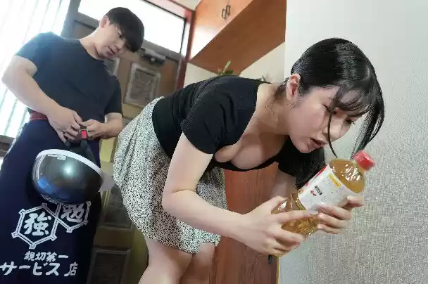三河屋の逞しい体とチ○ポに夢中になってしまったネトラレ妻 辻さくら