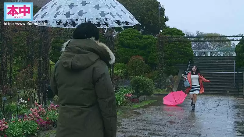 忘れられない元カノに5年ぶりに再会した雨の日。やっぱり最高にイイ女だったけど、もう既に新しい彼氏がいるみたいで、 急に遠く離れた存在になった気がしたから彼氏とSEXしたばかりのキミのマ●コに僕は何度も何度も中出しする。 弥生みづき