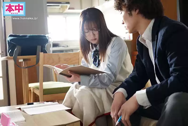 田舎から帰省したら昔は地味だった学級委員長のあの娘が豹変してた！ 1泊2日で10発中出しするまで何度も勃起させちゃうヤリマンGALビッチとの思い出 二葉エマ