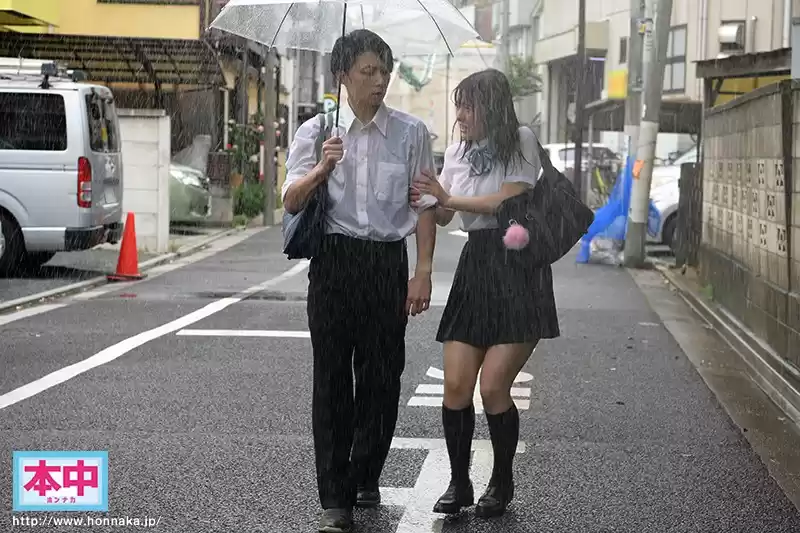 雨宿り濡れ透け制服J●をねっちょりオヤジがズブ濡れ種付けプレス 小泉ひなた