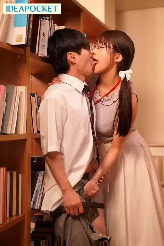 毎朝電車の端の席で読書をしている清楚美人お姉さんがM男を痴女って弄ぶ特殊性癖の持ち主だったなんて… 愛才りあ