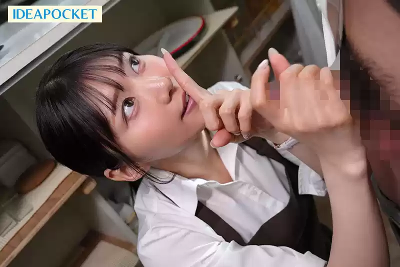 無口でミステリアスなバイト先の愛才さん 初デートで僕の性癖を見抜いた彼女は困惑する僕をホテルに連れ込み朝まで勝手に痴女り続けた_。その日から僕は職場で彼女のチ○ポ奴●にされています。 愛才りあ