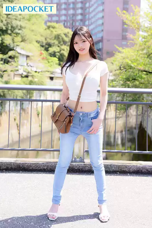 ミステリアスな瞳が特徴的な元恋愛禁止アイドル中出しAVデビュー 現役時代隠し通していた165cm 45kg Icupのスタイルが凄すぎた。 秋瀬りり