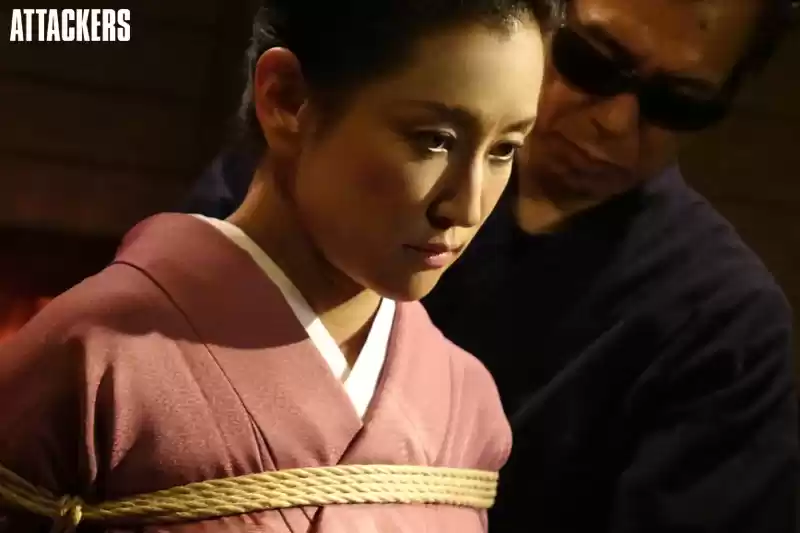 闇緊縛の部屋 中谷有希