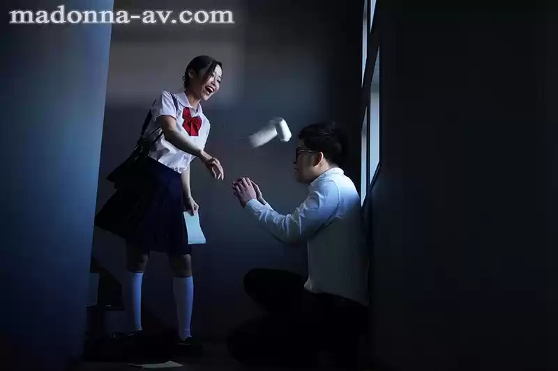 学生時代のイジメられっ子とデリヘルで偶然の再会―。その日から言いなり性処理ペットにさせられて…。 篠田ゆう