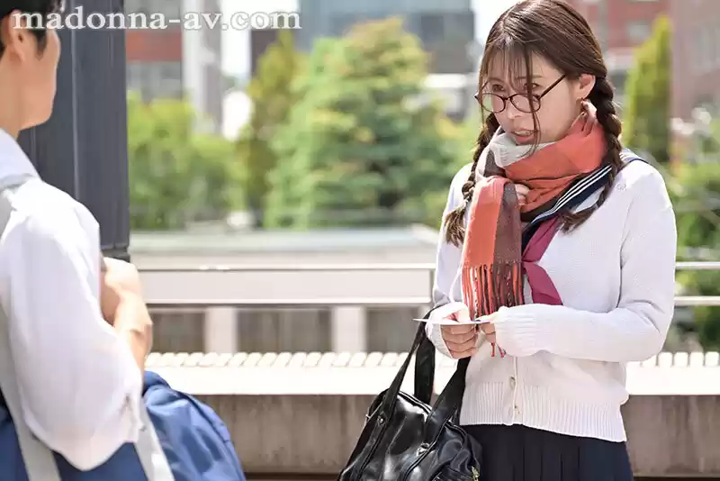 昔俺の事が好きだった地味な幼馴染が、色気漂う巨乳人妻に進化していたので、性欲が尽き果てるまで生ハメしまくった…。 瑶真由香