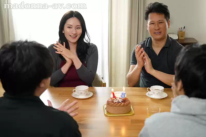 子供2人が巣立った我が家、18年ぶりに夫婦二人きり、狂おしいほど貪り合うセックス。 木村玲衣