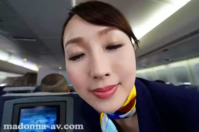 【VR】初VR！！桜樹玲奈 現役人妻CAがエコノミーの僕を極上プレミアムサービスでもてなしてくれるVR