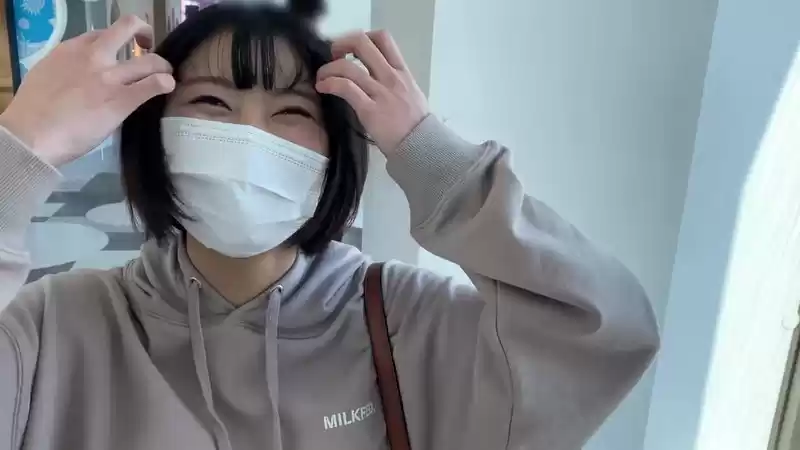 【4K】ばちぼこちゃん。 高感度パイパン潮吹き女子大生 なつ 「わたし…ドMなんじゃなくてセックスが好きなだけなんです」笑顔が素敵な女子大生をめためたにハメ倒してやりました！！ 佐野なつ