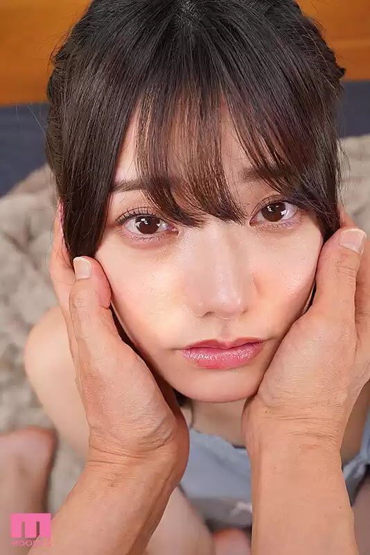 【VR】【ベロキス顔面特化VR】久しぶりに会った従姉妹の玲奈ちゃんがビビるほど大人っぽく綺麗で圧倒されたが、 お酒が入ったらまさかのキス魔。バグった距離感で僕を襲い最高顔面ビジュに見つめられながらイカされた幸せ射精！ 宮下玲奈