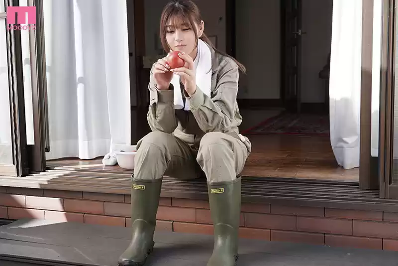 少子化が進みすぎて廃村寸前…！？実は脱いだら凄い美巨乳Gカップで村中の男を誘惑！排卵日は村中マラ喰い中出し求める農家の娘 佐山由依
