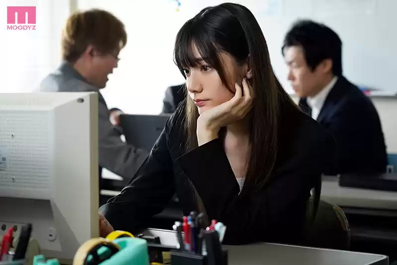 新型媚薬でキメセク洗脳美脚ガクブル気高き女捜査官レナ ポルチオ直撃媚薬で理性が吹き飛ぶほどイカされ続けた痙攣・監禁72時間 宮下玲奈