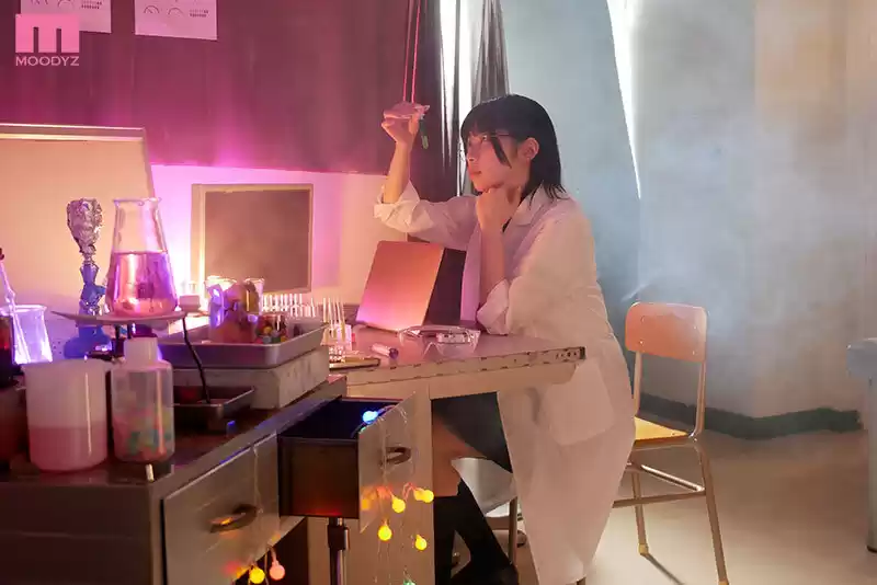 キメセク部 我がサークルでは、感度ブースト濃縮媚薬により発情モンスター化していく石原部長を制御する絶倫中出し部員を常時募集しております! 石原希望