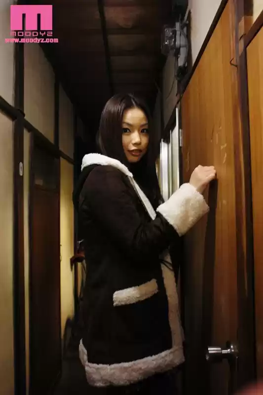 かすみりさが自宅に押しかけ童貞狩り。 かすみりさ