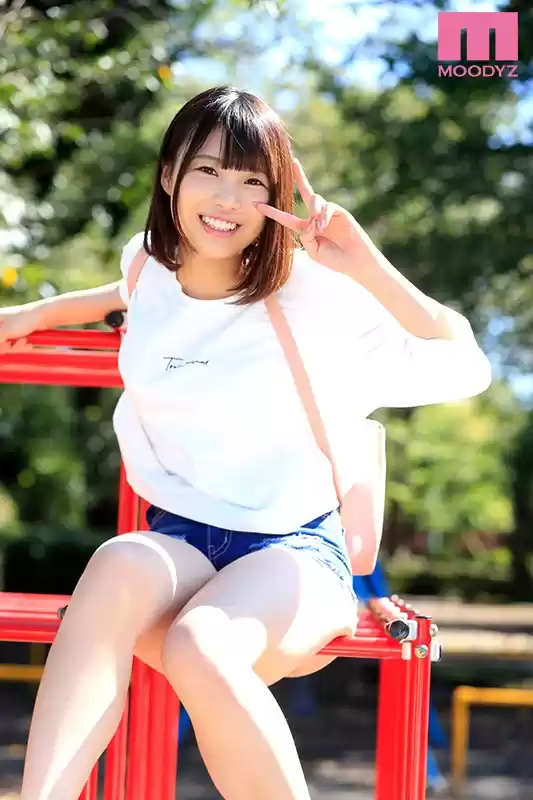 新人19歳超やんちゃな博多っ娘♪性格は中●生並みに無邪気なのにチ○ポがバカになる程高速杭打ち騎乗位が上手すぎて緊急上京即AVデビュー 松井さあや