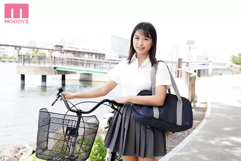 新人21歳 他校でも噂になった学校一の優等生は経験人数500人！ エロ頭イイ元生徒会長AVデビュー 堀中未来