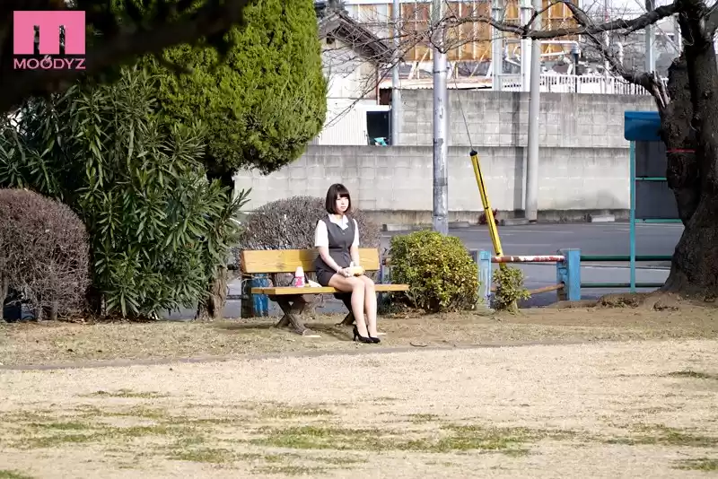 背面からデカ尻を狙うバック突き中出しレ×プ 尾上若葉