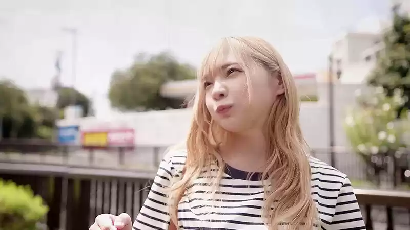大好きな彼女の声とはつゆ知らず、大嫌いな隣人の部屋から聞こえる喘ぎ声に勃起してしまった 一条みお