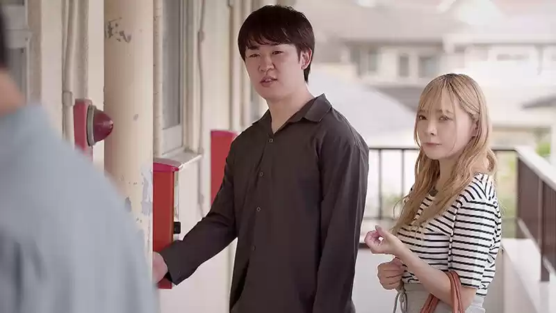 大好きな彼女の声とはつゆ知らず、大嫌いな隣人の部屋から聞こえる喘ぎ声に勃起してしまった 一条みお