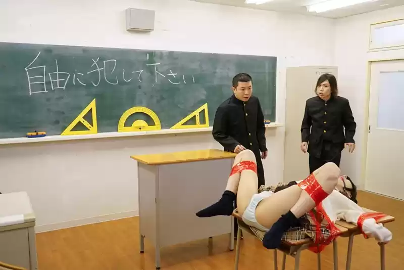 図書委員の彼女が脳筋体育教師に寝取られた。男子生徒達にも犯●れて連続絶頂しまくり中出しされまくりのドM肉便器になってしまった。有坂深雪