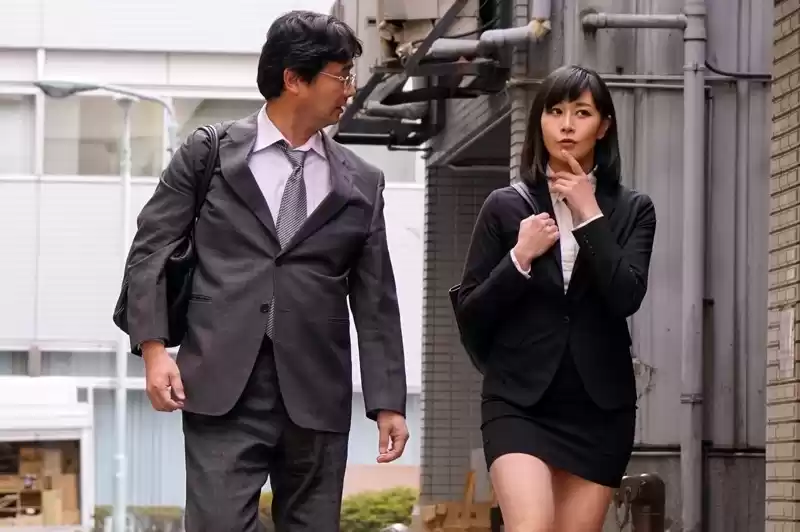 中出し学級崩壊 新任教師である僕の妻がDQN生徒たちの肉便器にされ、恥ずかしい姿をスマホで動画撮影されました 明里ともか