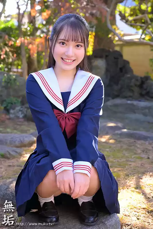 性欲の溢れたエロ過ぎ制服美少女が汗だくになって男を貪る絶倫性交 咲月ひな