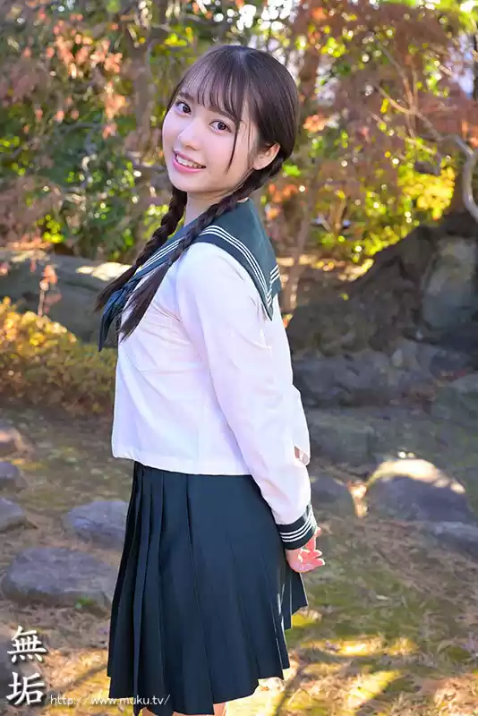 性欲の溢れたエロ過ぎ制服美少女が汗だくになって男を貪る絶倫性交 咲月ひな