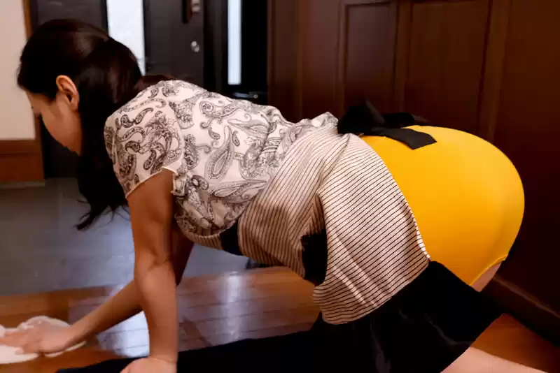 彼女に内緒で彼女の母ともヤってます… 吉澤友貴