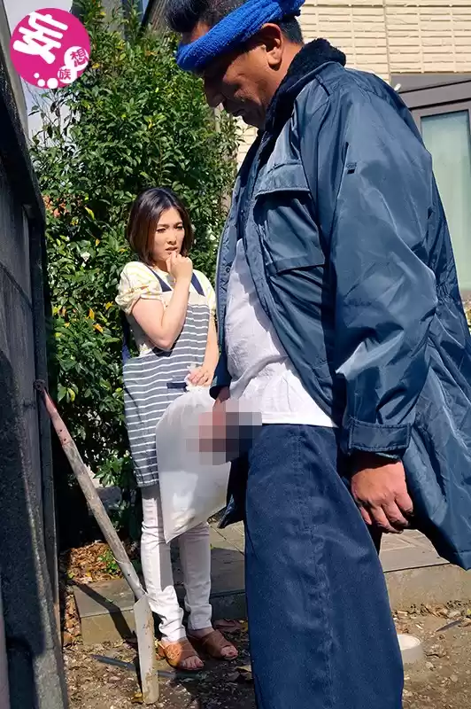 婦人会長の嫁が近所の酔いどれ中年男のデカチンでめろめろにされました… 本庄優花