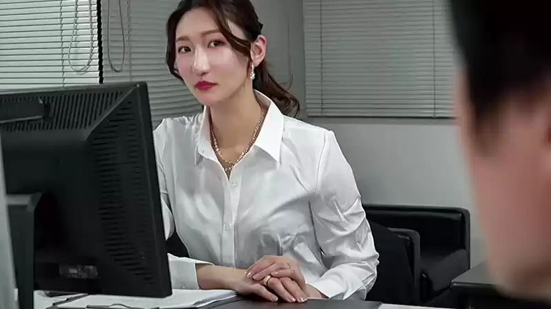終電を逃した憧れの女上司と…におう蒸れたアソコを互いに舐め合い我慢できずにヌルっと挿入 背徳の居残りオフィスで残務処理 小谷舞花