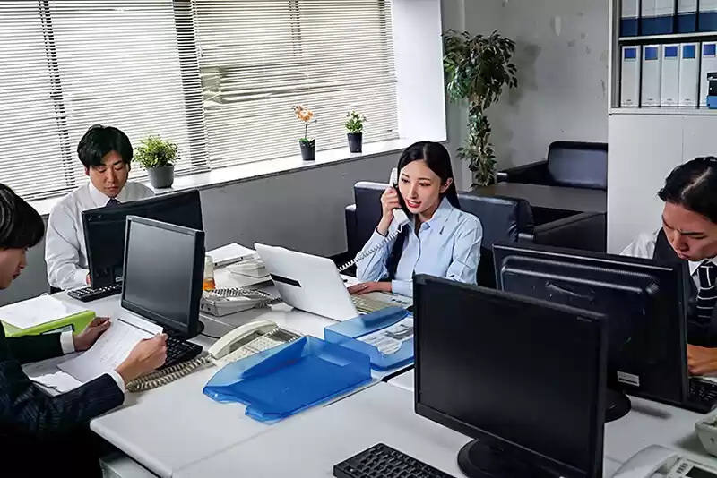 証券会社の妻 円安株高バリキャリ証券レディの妻が顧客のクレームで右肩上がりにソリ返ったビンビン巨根をぶち込まれてねとられました…。 北野未奈