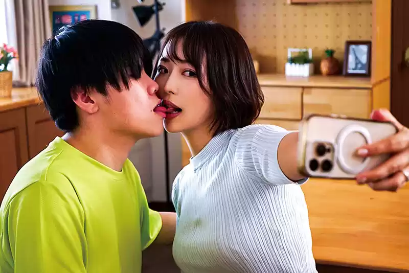 上京した甥っ子が立派なデカチンをぶら下げていて叔父としてオスとして立場が無いばかりか真面目な妻が極太巨根を見てメスの表情を見せ始めた…的な話です 那賀崎ゆきね