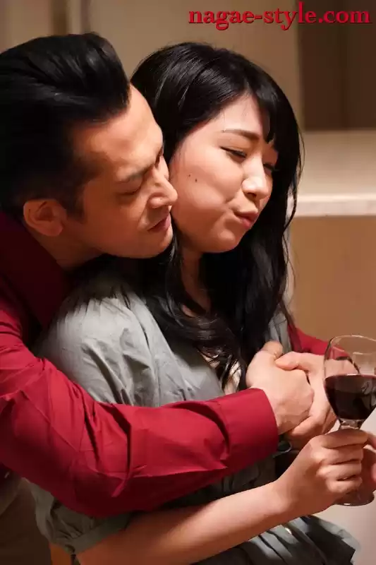 夫の部下たちに朝昼晩と何度も中出しされた妻 夫婦人質事件 みひな