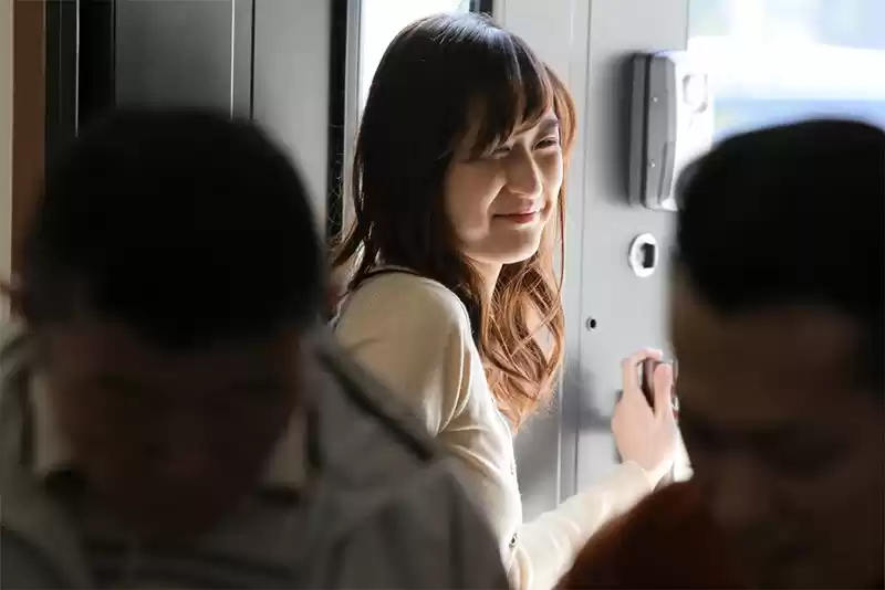 人妻 一花 義父の強引なピストンで何度もイカされた私 神波多一花