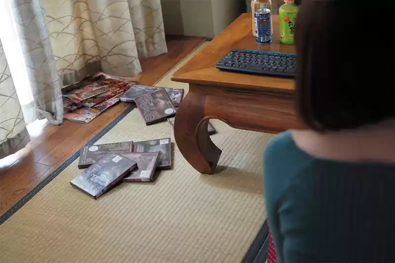 人妻 麻耶 肉体労働者にメチャクチャにされたい妻 竹内麻耶