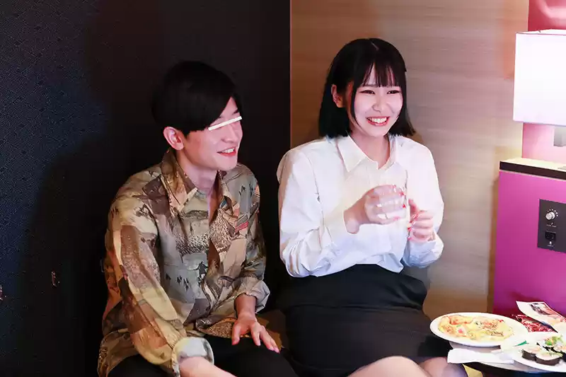 夜の公園でぼっち飲みしてるホロ酔いOLをナンパしたらほぼヤレる説を検証！（1） 天野花乃