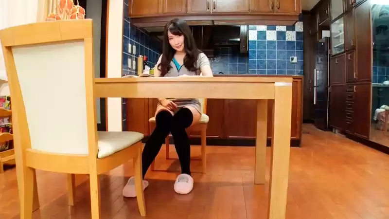 チュニック＆ニーハイの似合う女の子のチラリズム