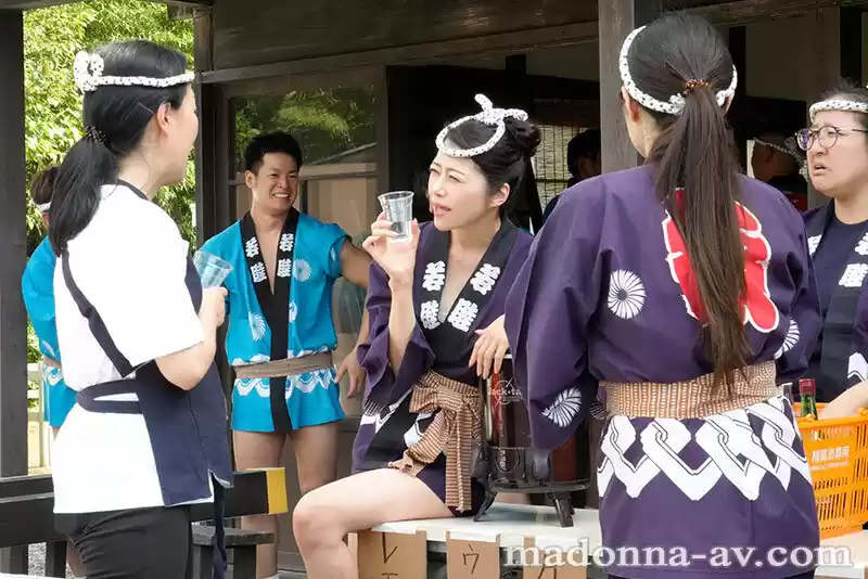 喧嘩祭りNTR 熟れた美尻に食い込む褌 熱狂冷めやらぬ祭りの最中、屈強な男衆に堕とされた妻―。 北条麻妃