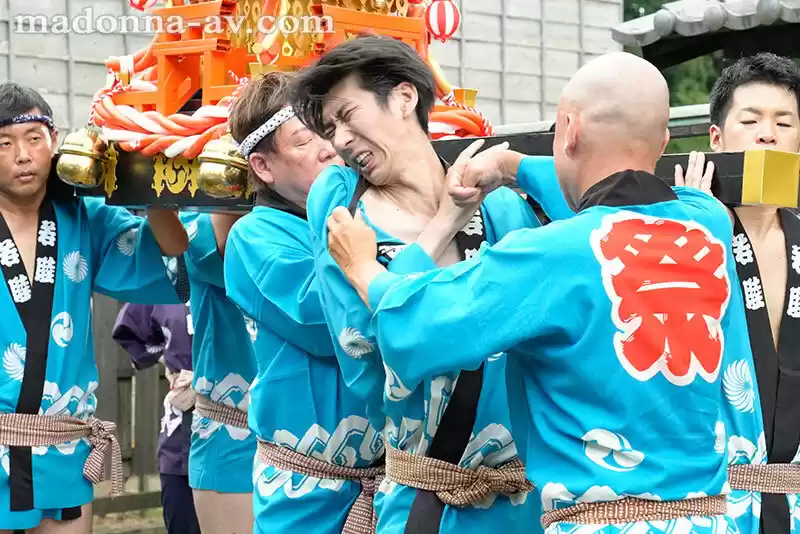 喧嘩祭りNTR 熟れた美尻に食い込む褌 熱狂冷めやらぬ祭りの最中、屈強な男衆に堕とされた妻―。 北条麻妃