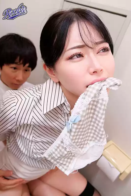 偉そうにしやがって。小っちゃいリボンの付いたパンティ履いてるくせに。～女上司なんてもう怖くない～ 響乃うた
