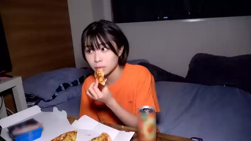 1K中出し部屋呑みドキュメント 汗だく本気せっくちゅするロ●界の新星 佐野なつちゃん