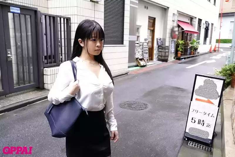 息子の担任教師と不貞なセフレ関係。都合のいい巨乳タダマンと生でハメまくり何度も中出し発射 舞奈みく