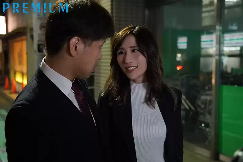 求められると、心まで濡れて…巨乳妻が年下男との不貞中出しに溺れた日々。 JULIA