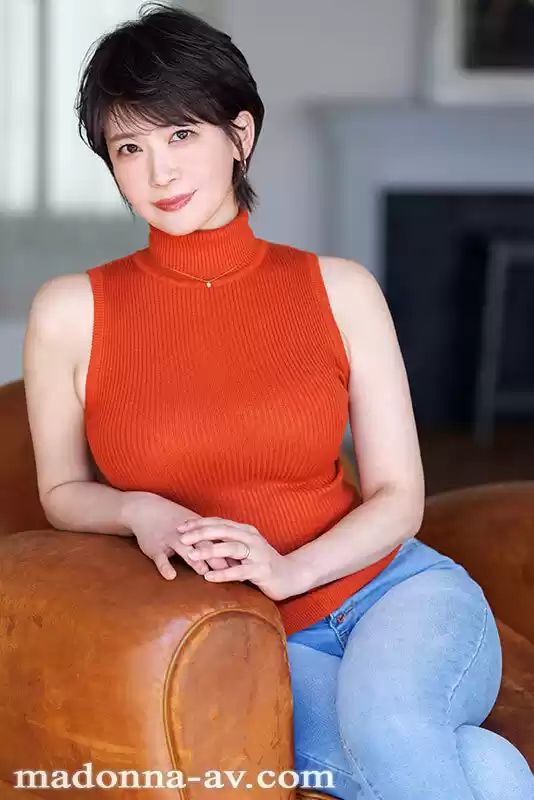 彼女が歩くだけで、下町の商店街さえランウェイに見えるー。 某人妻ファッション誌の読者モデル 秋月夕 47 歳 AV DEBUT