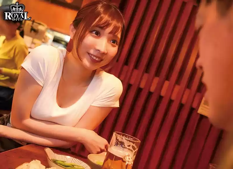 超絶かわいい居酒屋の看板娘は即ヤリOK！手が届きそうで届かない高嶺の花は誘えばハメ撮りも店内エッチも許しちゃう男のいいなりドM娘でした。 月乃さくら