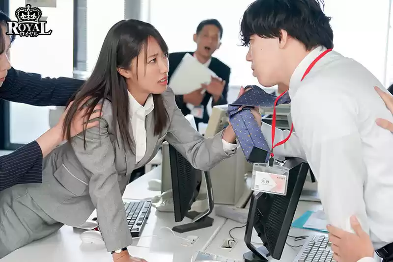 朝起きたら部屋に下着姿の同期女子社員！いつも生意気で悪態ばかりついてくるのに、甘えてきたので… 竹内有紀