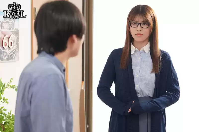 僕の姉は地味で控えめですが、眼鏡を外すと、絶世の美女で我慢できず迫ったら素股からの生挿入で初中出しをさせてくれました。 命永遠