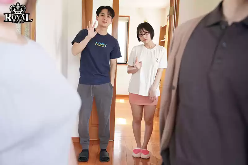 義妹の弾力おっぱいにムラつき即むぎゅしてしまったボク…。拒絶されたと思ったら名残惜しそうにこねくり乳ニーしていて、気づけば秘密のセフレ兄妹になっていた。 糸井瑠花