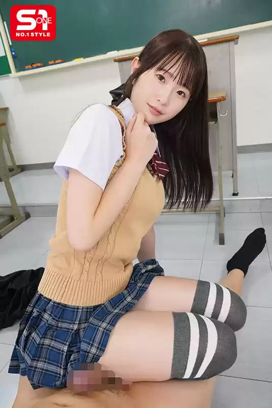 【VR】【絶対領域×ニーハイ】太ももチラ、ハミ尻チラ、パンチラで挑発してくるちょっぴり生意気おませな後輩に股下75cmの長身美脚でシコシコ弄ばれる！ 白上咲花
