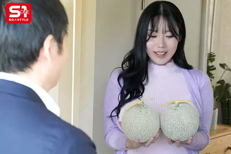 隣のMcup団地妻がメロンサイズ特大ブラを干す昼下がりは旦那不在のサインです…。 みなみ羽琉